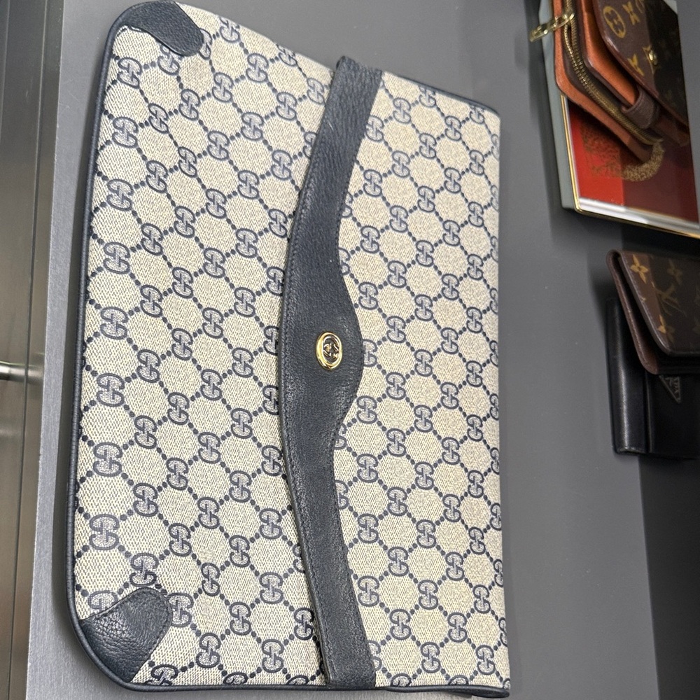 Vintage Gucci clutch